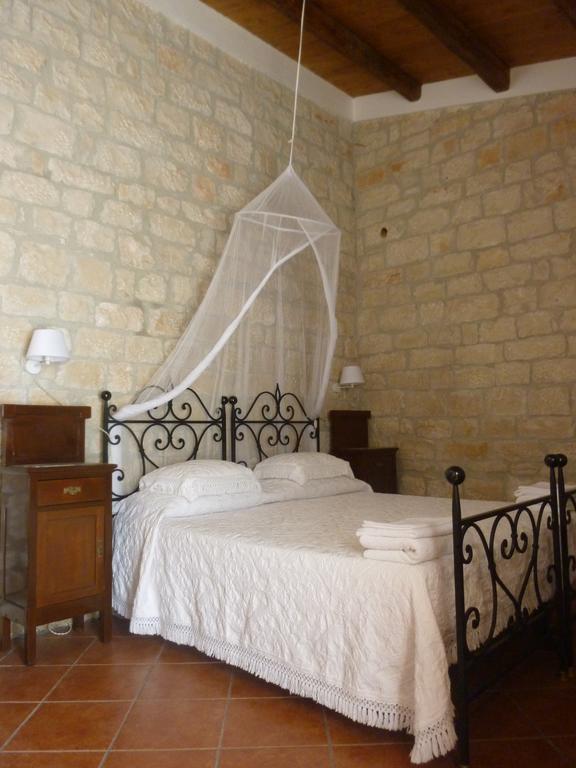 Liola Guest House Modica Bagian luar foto