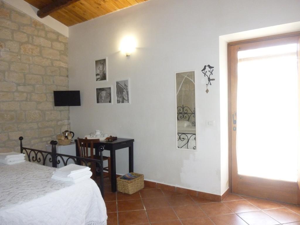 Liola Guest House Modica Bagian luar foto