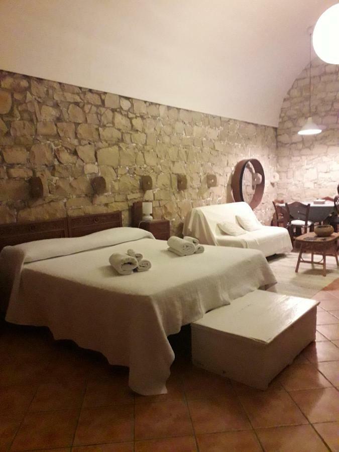 Liola Guest House Modica Bagian luar foto